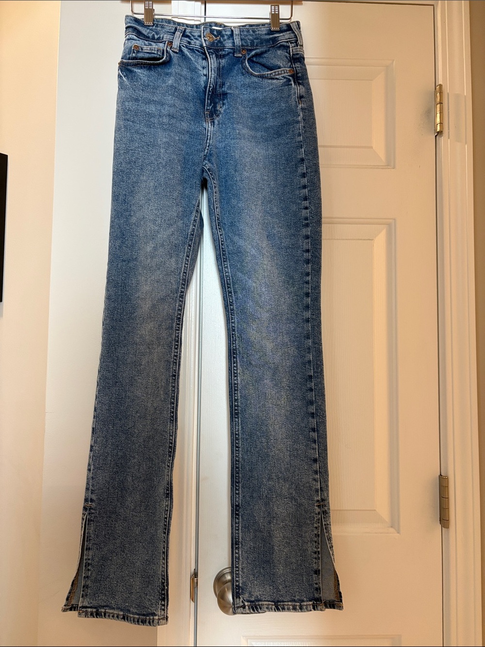 High-Rise Straight Leg Jeans with slit at the bottom in Medium Blue